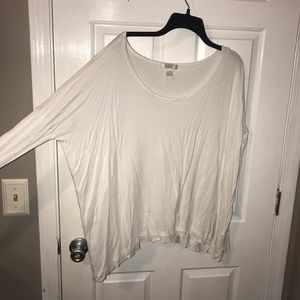 Flowy white shirt with tight sleeves